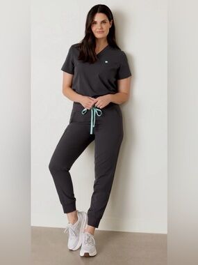 Garde malade Women's charcoal Scrub Set